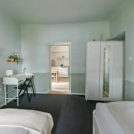 Castle Road Apartment *