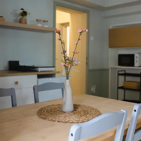 Castle Road Apartment *