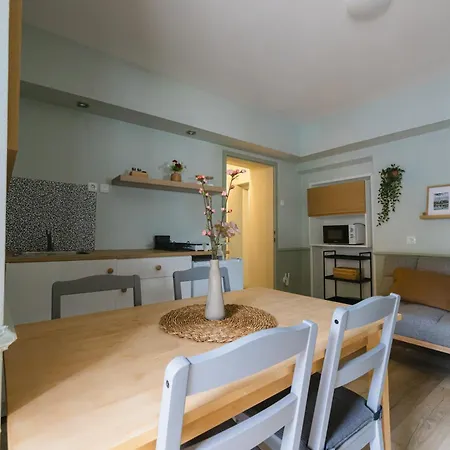 Castle Road Apartment *