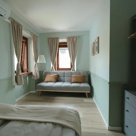 Castle Road Apartment