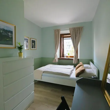 Castle Road Apartment *